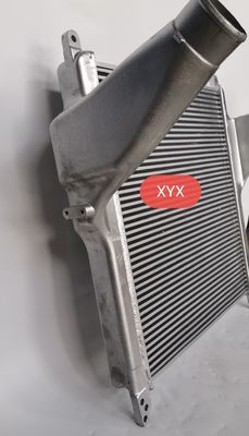Intercooler φορτηγών ISUZU 6WF1 το αργίλιο συνελεύσεων πύκνωσε το σωλήνα που έγινε
