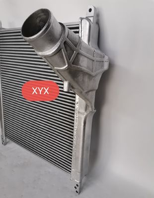 Intercooler φορτηγών ISUZU 6WF1 το αργίλιο συνελεύσεων πύκνωσε το σωλήνα που έγινε